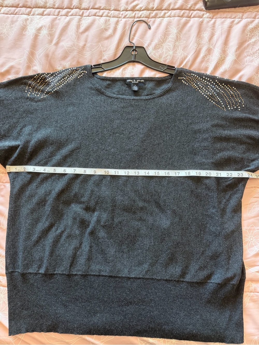 Cable & Gauge Woman Charcoal Gray Embellished Shoulder Sweater EUC 1X - Picture 12 of 14